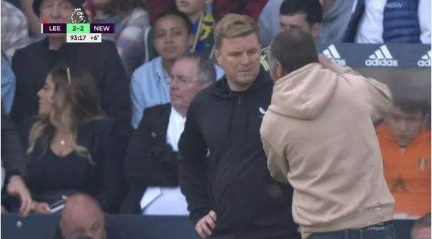 Howe bị choáng khi một người hâm mộ ở Leeds có mặt trên sân